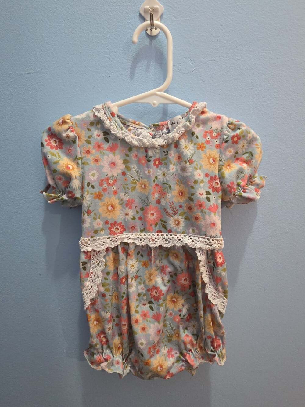 Abby & Evie Bubble Romper Size 9M Blue Floral